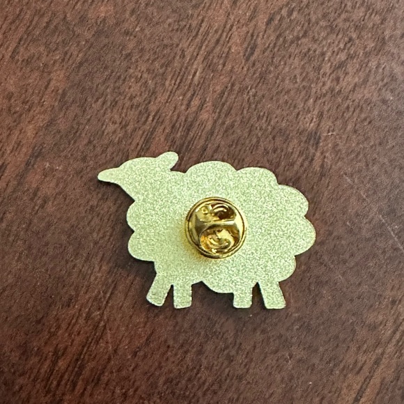 Black Sheep Club Pin Brooch Lapel Pin Lamb - Picture 2 of 3